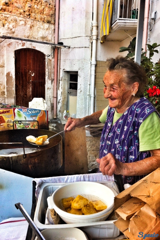 Maria delle SGAGLIOZZE guida Street Food Bari